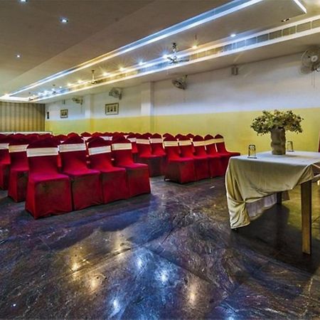 פורוליה Hotel Akash Sarovar מראה חיצוני תמונה