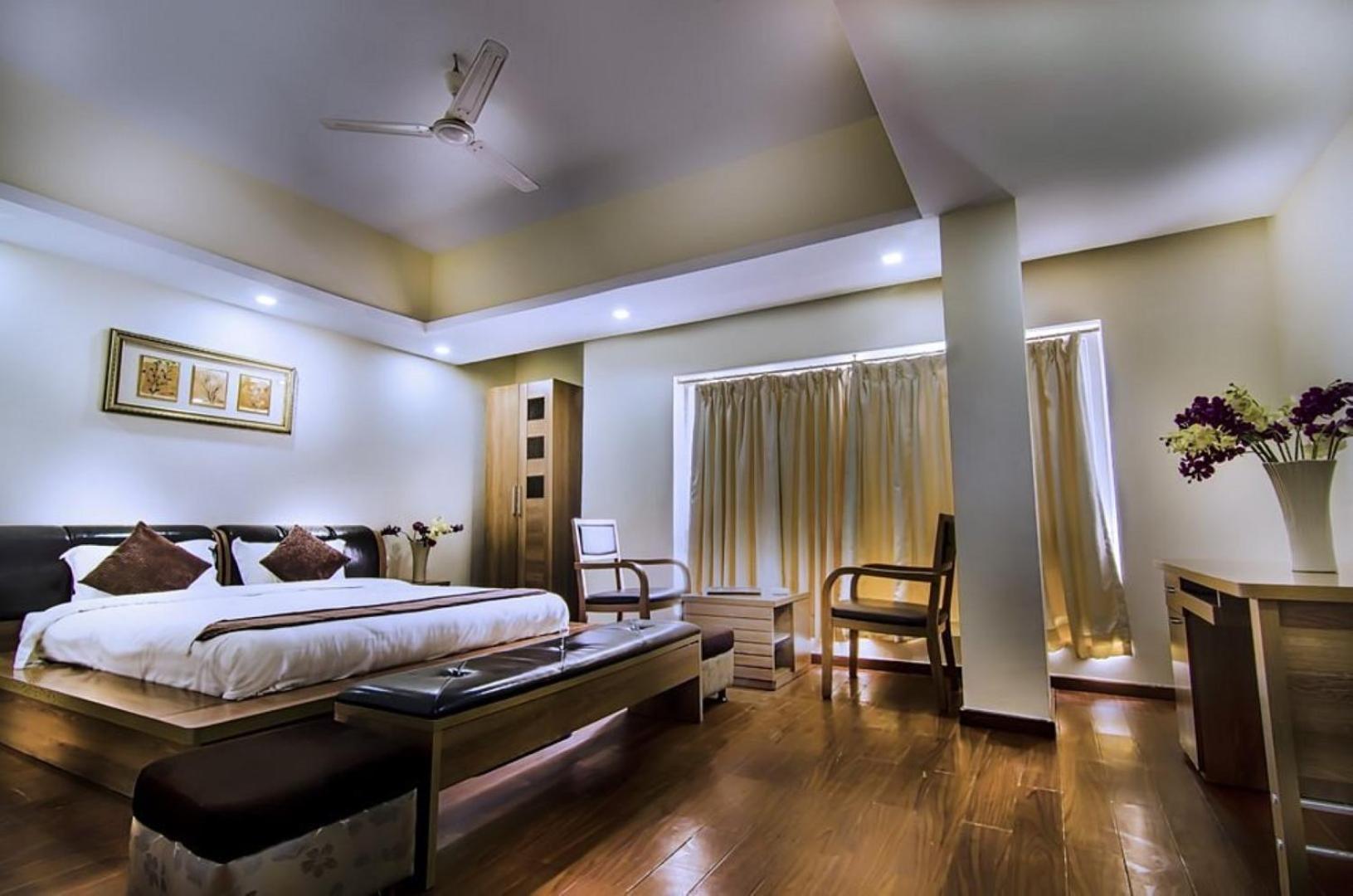 פורוליה Hotel Akash Sarovar מראה חיצוני תמונה
