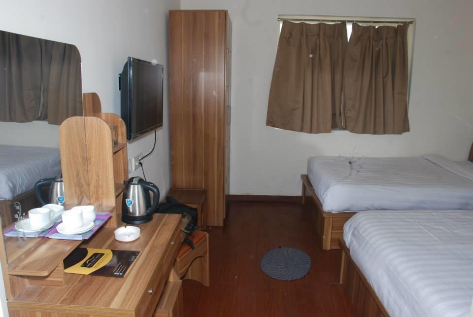 פורוליה Hotel Akash Sarovar מראה חיצוני תמונה